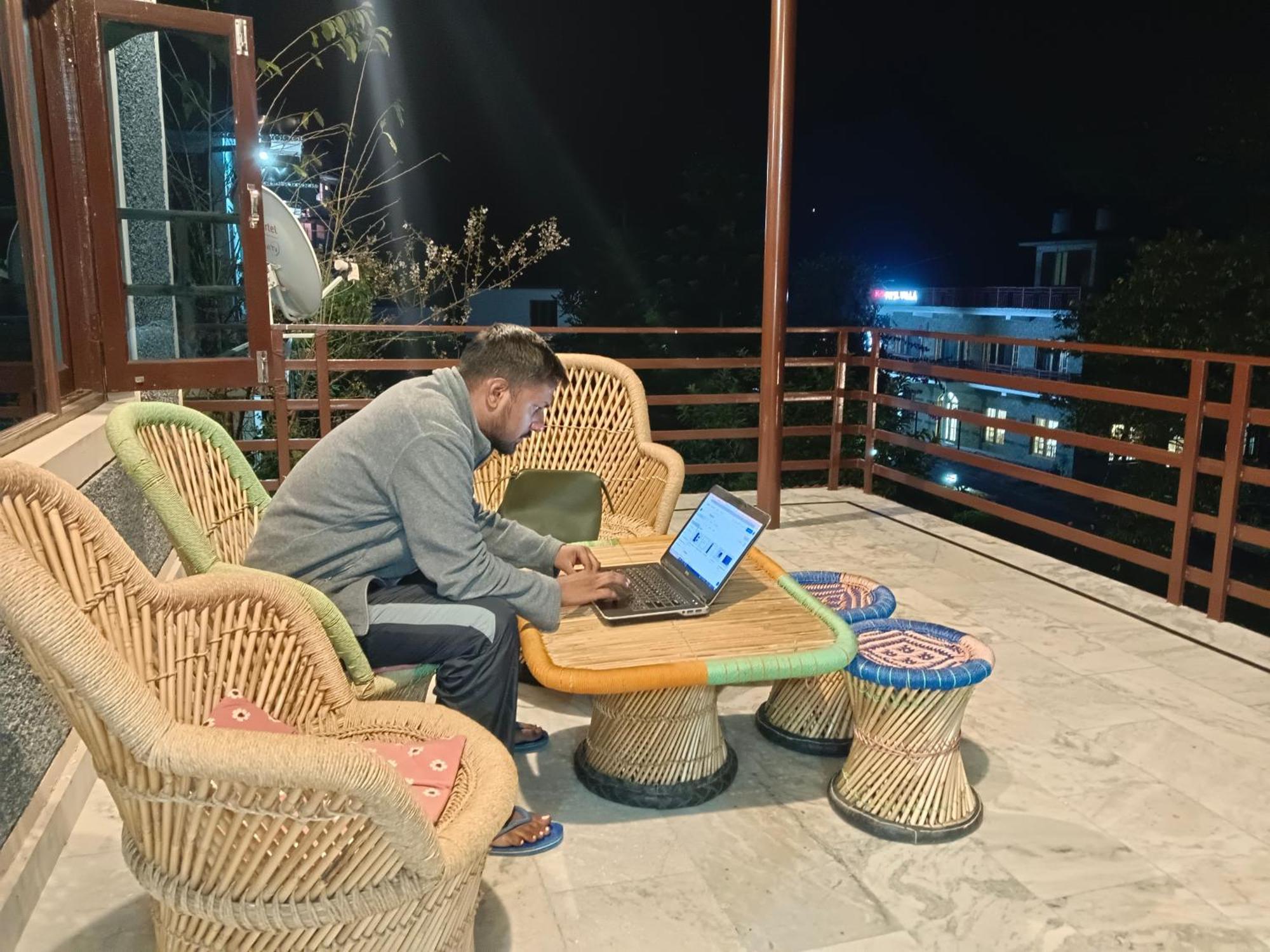 Aditya Homestay Bir-Billing Surrounded By Mountains Extérieur photo